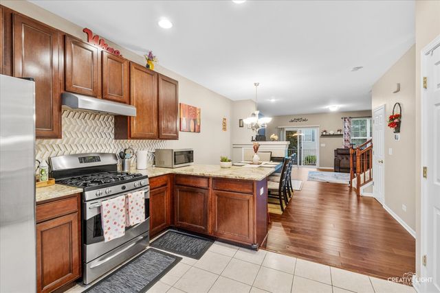 757 Station Boulevard, Aurora, IL 60504