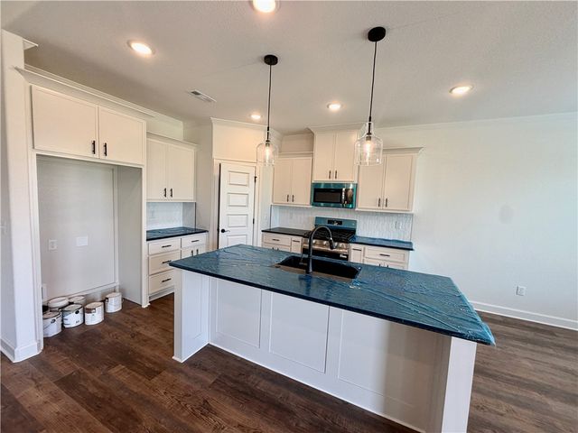 632 Primitivo Avenue, Tontitown, AR 72762