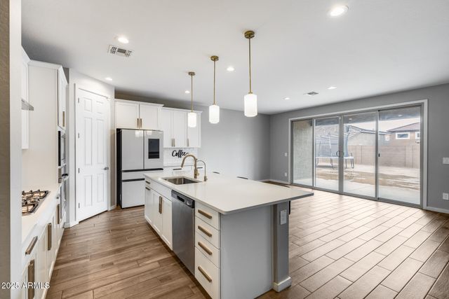 17635 W RED FOX Road W, Surprise, AZ 85387