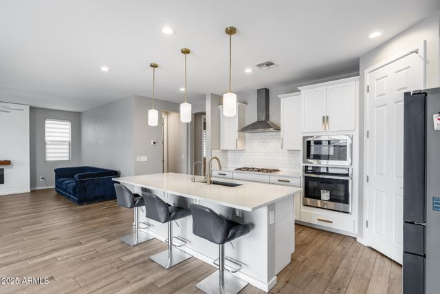 17635 W RED FOX Road W, Surprise, AZ 85387