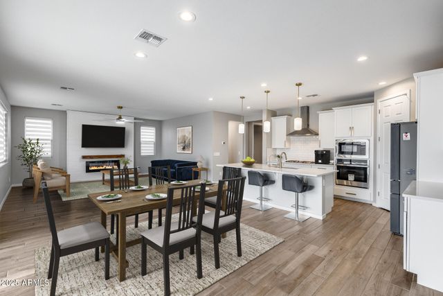 17635 W RED FOX Road W, Surprise, AZ 85387