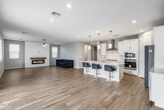 17635 W RED FOX Road W, Surprise, AZ 85387