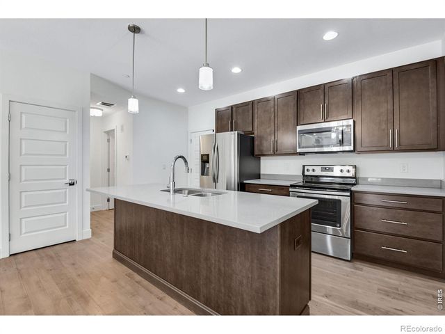 19570 E Sunset Circle, Aurora, CO 80015