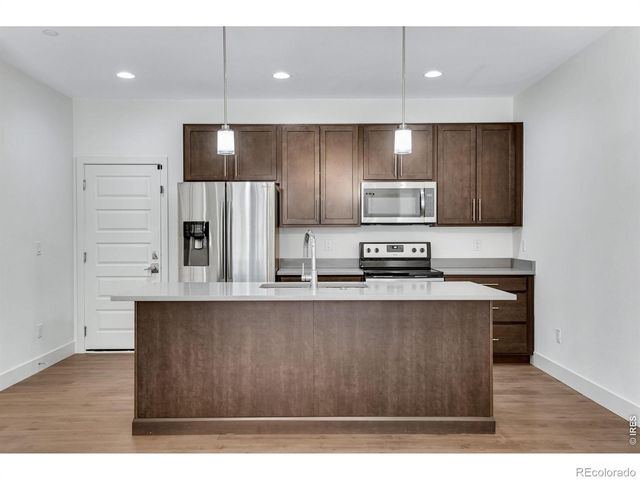 19570 E Sunset Circle, Aurora, CO 80015