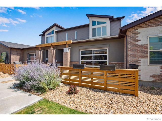 19570 E Sunset Circle, Aurora, CO 80015