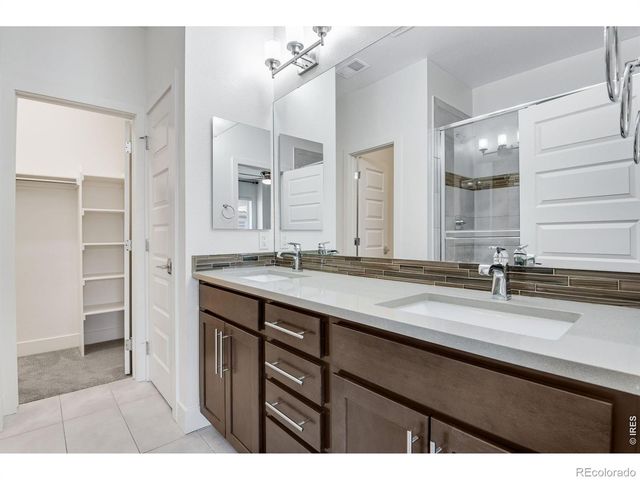 19570 E Sunset Circle, Aurora, CO 80015