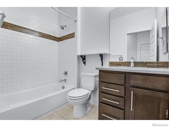 19570 E Sunset Circle, Aurora, CO 80015