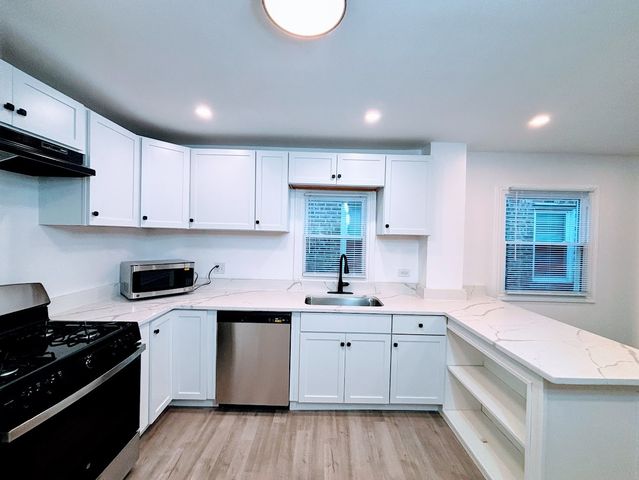 7511 S Damen Avenue, Chicago, IL 60620