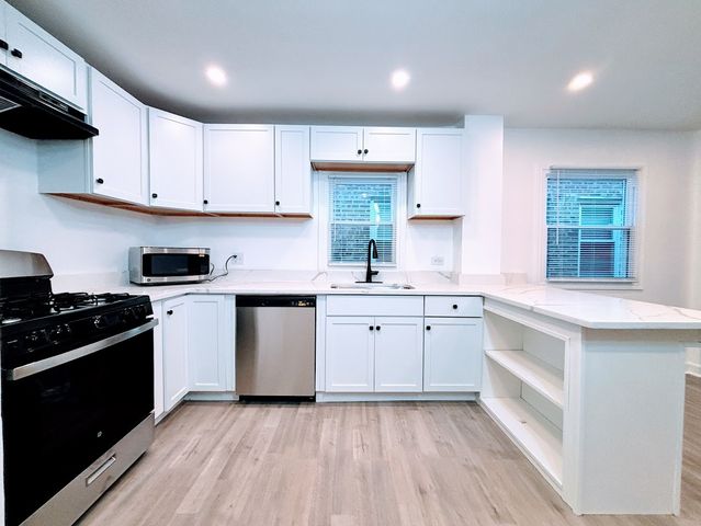 7511 S Damen Avenue, Chicago, IL 60620