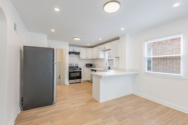 7511 S Damen Avenue, Chicago, IL 60620