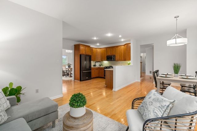4 Arbella Rd 4, Bedford, MA 01730