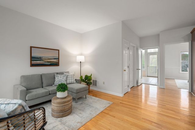 4 Arbella Rd 4, Bedford, MA 01730