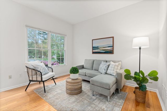 4 Arbella Rd 4, Bedford, MA 01730
