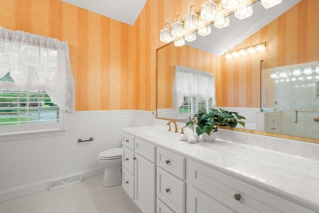 4 Arbella Rd 4, Bedford, MA 01730