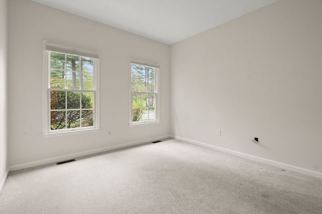 4 Arbella Rd 4, Bedford, MA 01730
