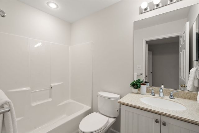 4 Arbella Rd 4, Bedford, MA 01730
