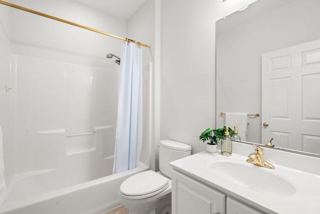 4 Arbella Rd 4, Bedford, MA 01730