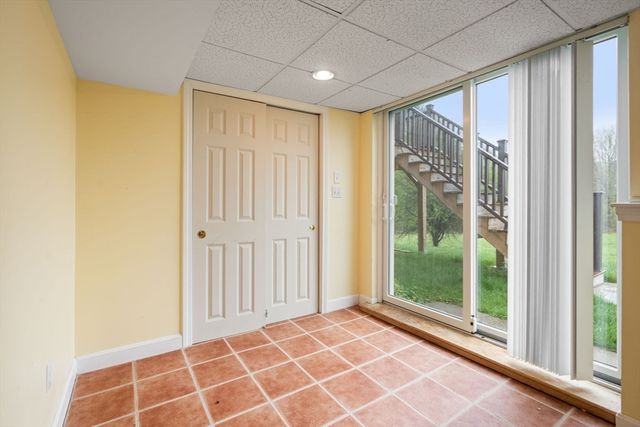 4 Arbella Rd 4, Bedford, MA 01730