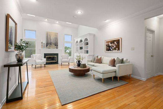 4 Arbella Rd 4, Bedford, MA 01730