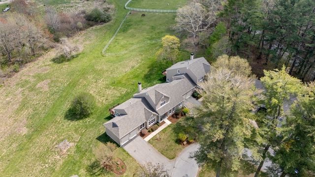 4 Arbella Rd 4, Bedford, MA 01730