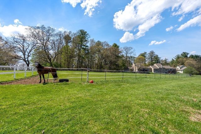 4 Arbella Rd 4, Bedford, MA 01730
