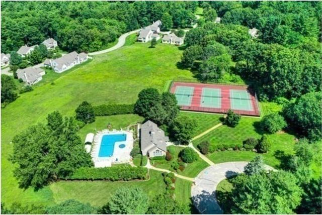 4 Arbella Rd 4, Bedford, MA 01730