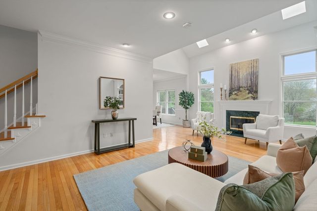 4 Arbella Rd 4, Bedford, MA 01730