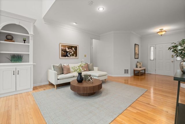 4 Arbella Rd 4, Bedford, MA 01730