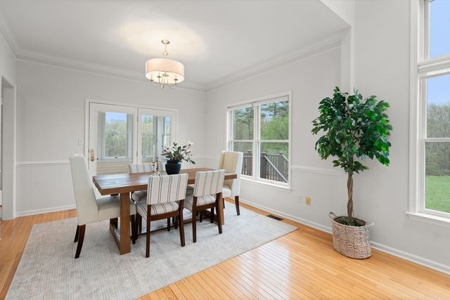 4 Arbella Rd 4, Bedford, MA 01730