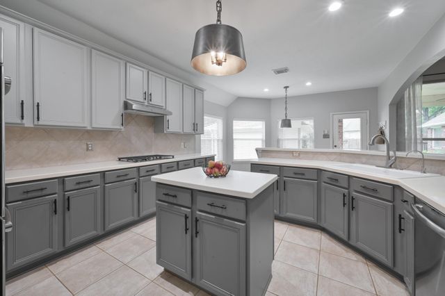 2 Westward Ridge Place, The Woodlands, TX 77384