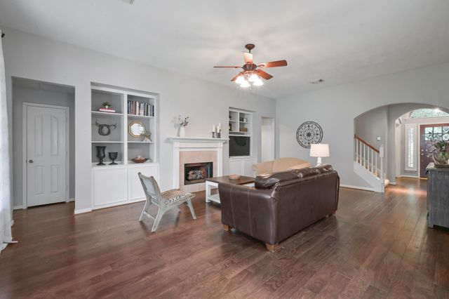 2 Westward Ridge Place, The Woodlands, TX 77384