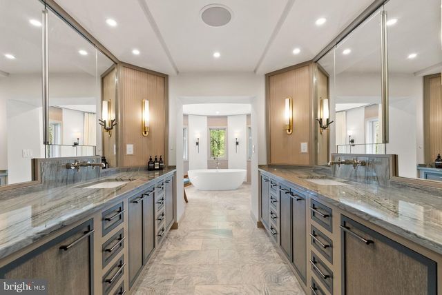 6936 CARMICHAEL AVE, Bethesda, MD 20817