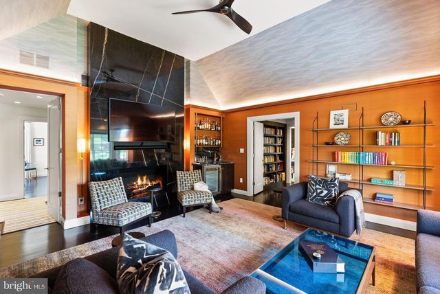 6936 CARMICHAEL AVE, Bethesda, MD 20817