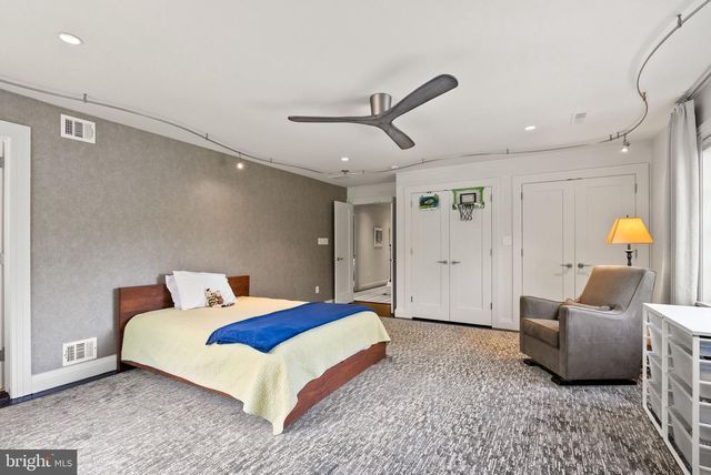 6936 CARMICHAEL AVE, Bethesda, MD 20817