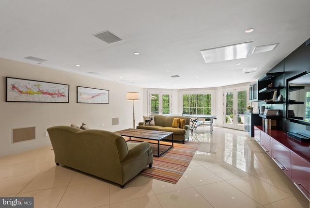 6936 CARMICHAEL AVE, Bethesda, MD 20817