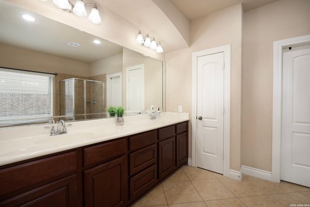 8810 WOODLAND BND, San Antonio, TX 78255