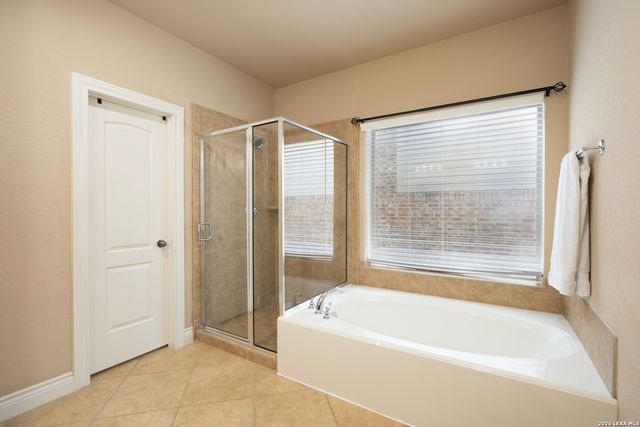 8810 WOODLAND BND, San Antonio, TX 78255