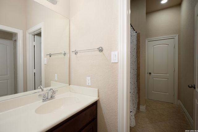 8810 WOODLAND BND, San Antonio, TX 78255