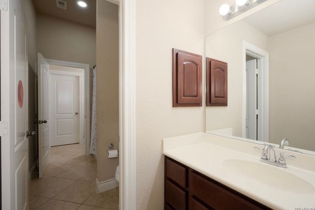 8810 WOODLAND BND, San Antonio, TX 78255