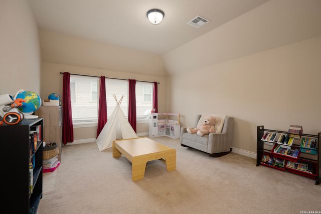 8810 WOODLAND BND, San Antonio, TX 78255