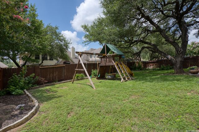 8810 WOODLAND BND, San Antonio, TX 78255