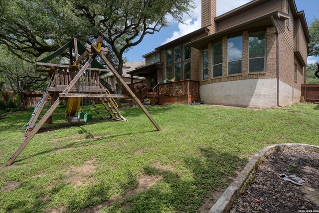 8810 WOODLAND BND, San Antonio, TX 78255