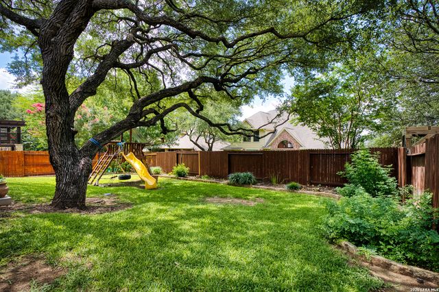 8810 WOODLAND BND, San Antonio, TX 78255