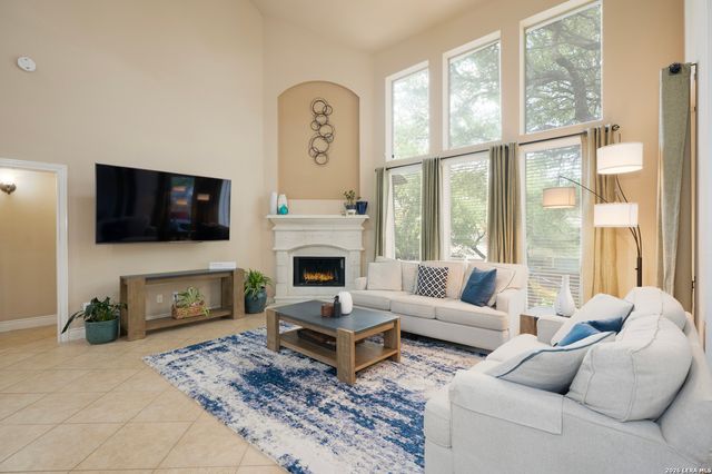 8810 WOODLAND BND, San Antonio, TX 78255