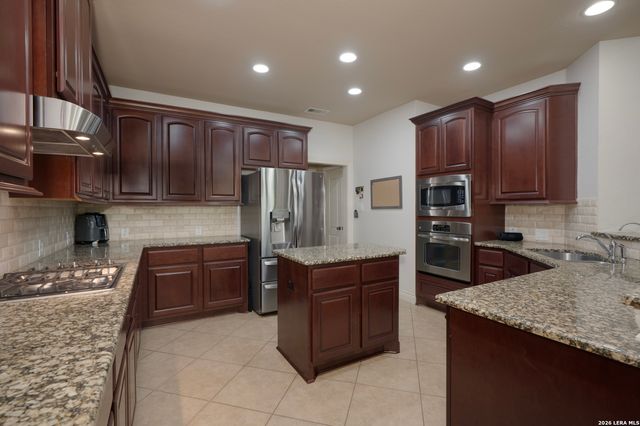 8810 WOODLAND BND, San Antonio, TX 78255