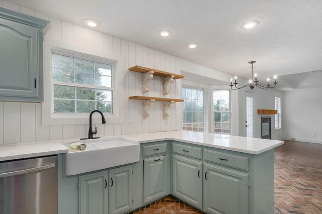 830 E Rachael Drive, Republic, MO 65738