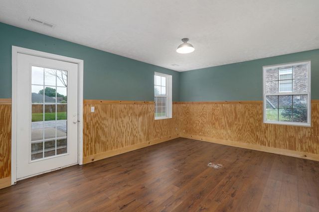 830 E Rachael Drive, Republic, MO 65738