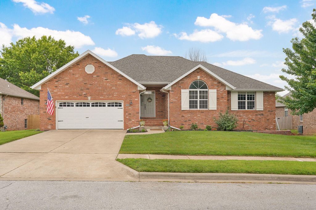 830 E Rachael Drive, Republic, MO 65738