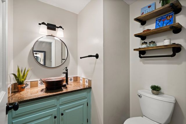 17 Oriole Drive, Bedford, NH 03110