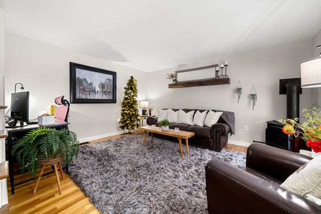 17 Oriole Drive, Bedford, NH 03110